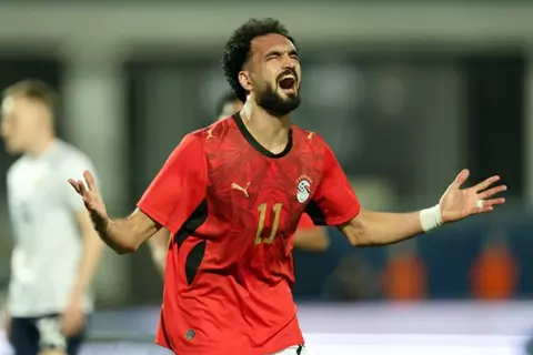   رحلة مصطفى زيكو.. من خلف "فاترينة" محل الملابس إلى مسرح كأس العالم 